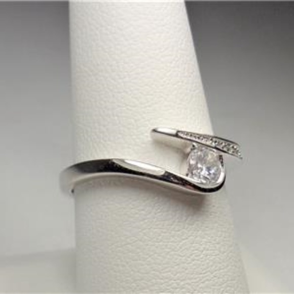 STERLING SILVER SPARKLING STONES OCEAN WAVE RING